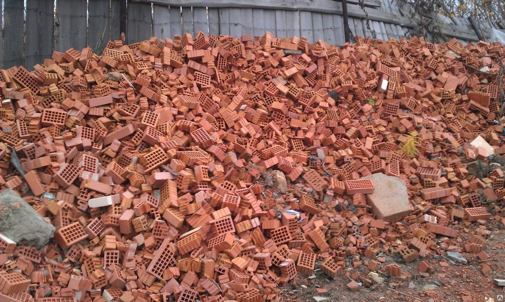 Бой строительного кирпича