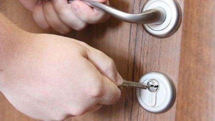 Аккуратное вскрытие замков в квартире